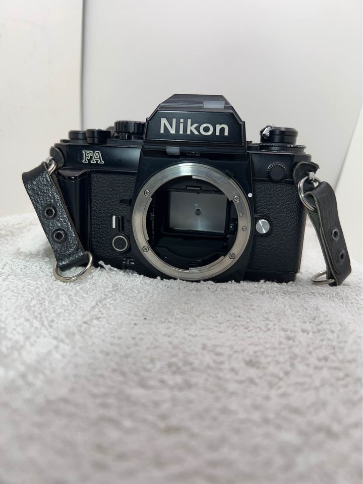 Nikon FA in Black w/Nikon 50mm F1.8 Series E AI-S Lens. Extra Focusing Screen