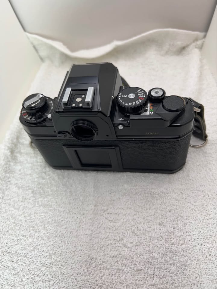 Nikon FA in Black w/Nikon 50mm F1.8 Series E AI-S Lens. Extra Focusing Screen