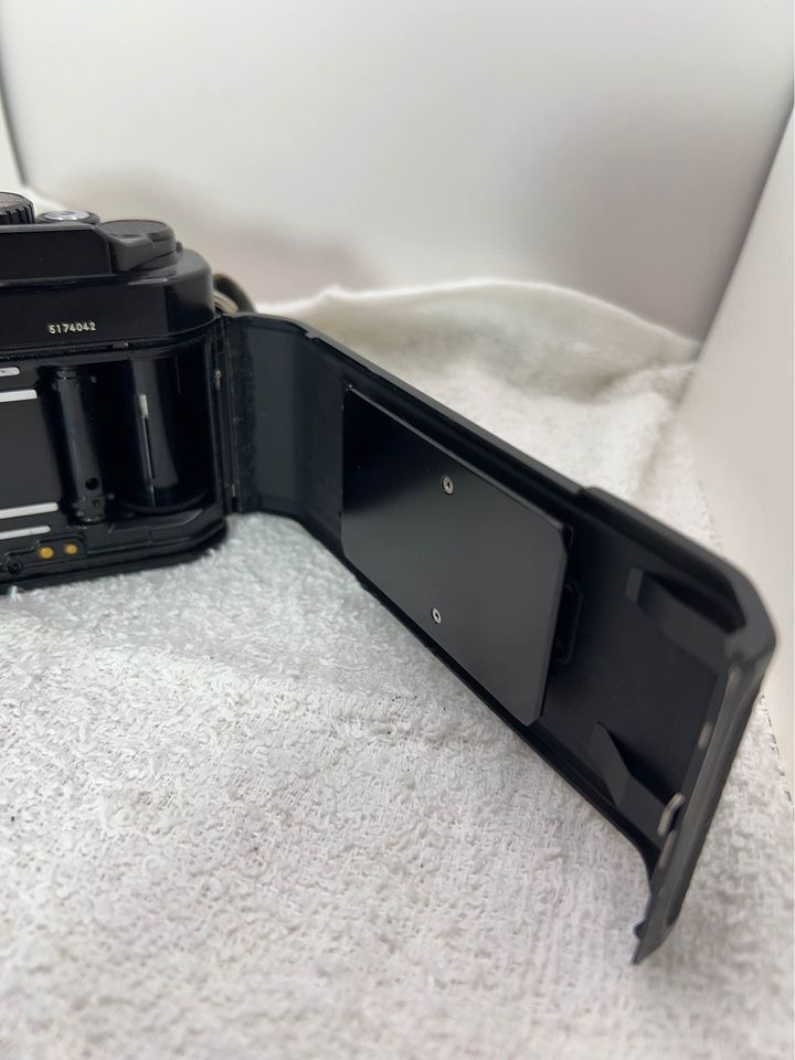 Nikon FA in Black w/Nikon 50mm F1.8 Series E AI-S Lens. Extra Focusing Screen