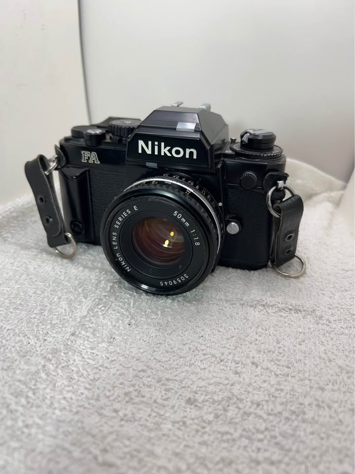 Nikon FA in Black w/Nikon 50mm F1.8 Series E AI-S Lens. Extra Focusing Screen